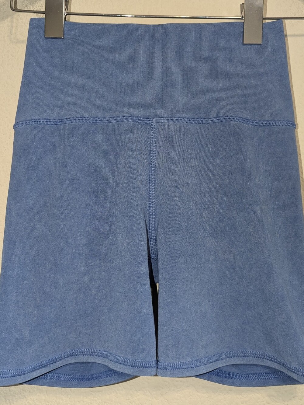 Vuori Biker Shorts Womens Xsmall Blue High Rise 5.5" Yoga Gym Athletic VW3016